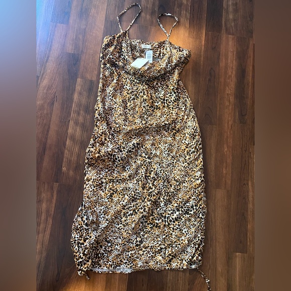 NWT. Aritzia Wilfred ONLY ruched slip dress, giselle/bison - Picture 4 of 10